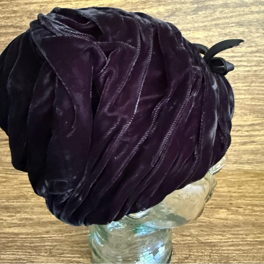 Vintage 50s Black Velvet Turban Draped Fitted Hat Film Noir Glam Art Deco OS‎